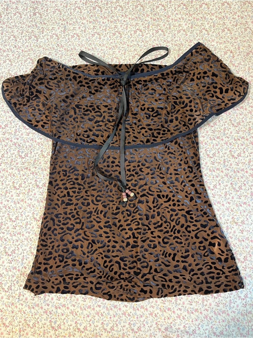 Off-Shoulder Brown Leopard Print Top with Tie Neck. Small